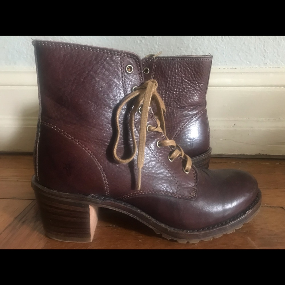 Frye Sabrina 6g lace-up boots